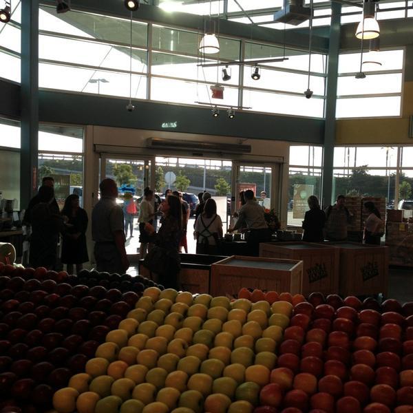 Photo taken at Whole Foods Market by Doug M. on 6/18/2013-加尼福尼亚奥克斯纳德镇中心街道650(中收集在河滨公园) Photo taken at Whole Foods Market by Doug M. on 6/18/2013