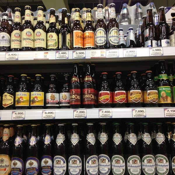 Photo taken at 홈플러스 (Home plus) by Jakyung S. on 10/9/2013-首尔东大门区千户大路133号 (龙头洞,Homeplus东大门店) Photo taken at 홈플러스 (Home plus) by Jakyung S. on 10/9/2013