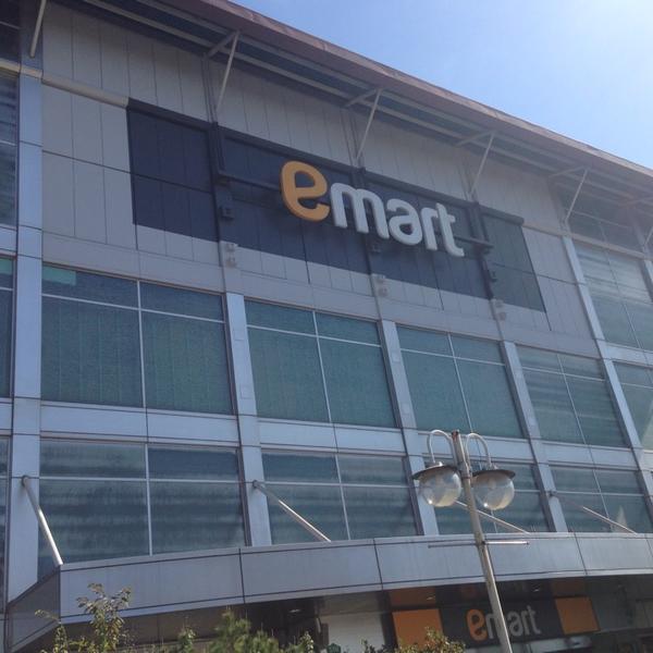 Photo taken at 이마트 (e-mart) by Soul F. on 10/13/2014-京畿道高阳市西区798易买得超市 Photo taken at 이마트 (e-mart) by Soul F. on 10/13/2014
