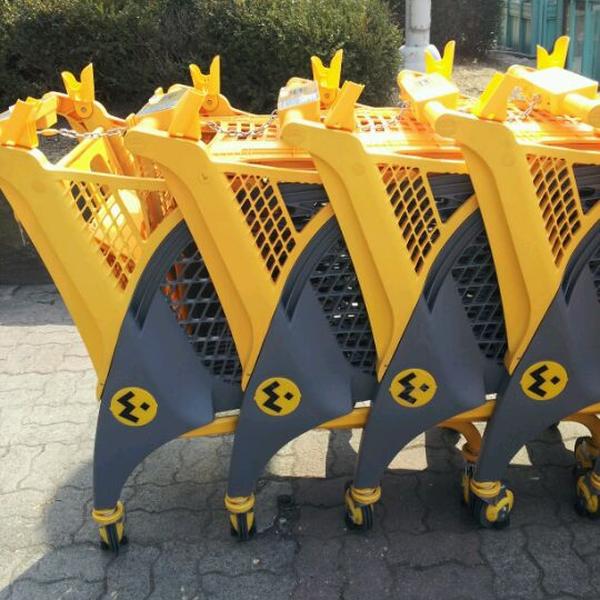 Photo taken at 이마트 (e-mart) by mk p. on 3/13/2012-京畿道高阳市西区798易买得超市 Photo taken at 이마트 (e-mart) by mk p. on 3/13/2012