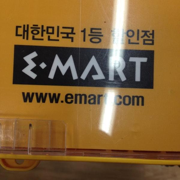 Photo taken at 이마트 (e-mart) by Jounghun W. on 3/25/2012-京畿道高阳市西区798易买得超市 Photo taken at 이마트 (e-mart) by Jounghun W. on 3/25/2012