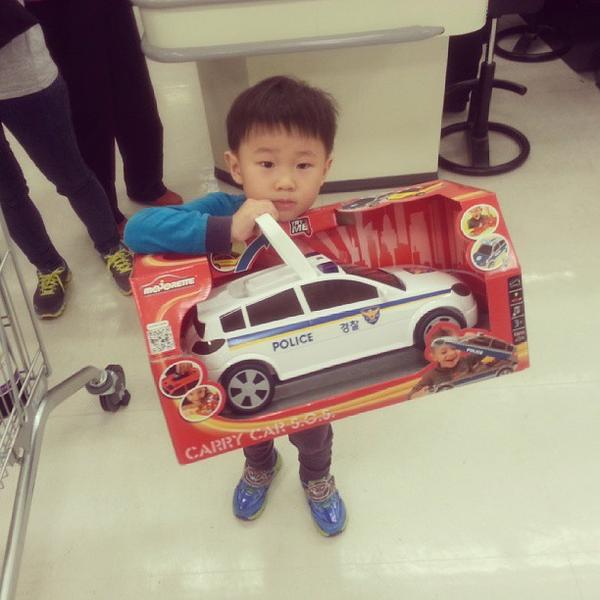 Photo taken at 홈플러스 (Home plus) by Jihun Y. on 9/28/2013