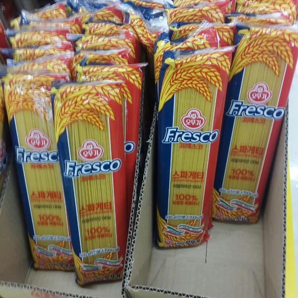 Photo taken at 홈플러스 (Home plus) by Sang Wook K. on 2/15/2014