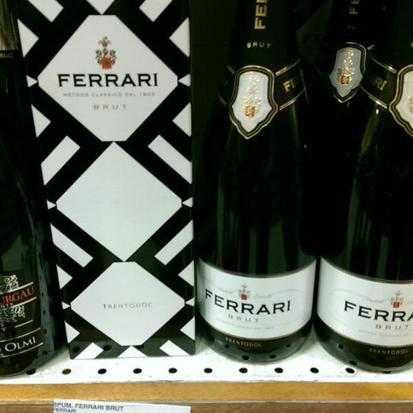 Photo taken at Auchan by Edgars O. on 4/7/2014-意大利威尼托布索伦戈费尔里那 Photo taken at Auchan by Edgars O. on 4/7/2014