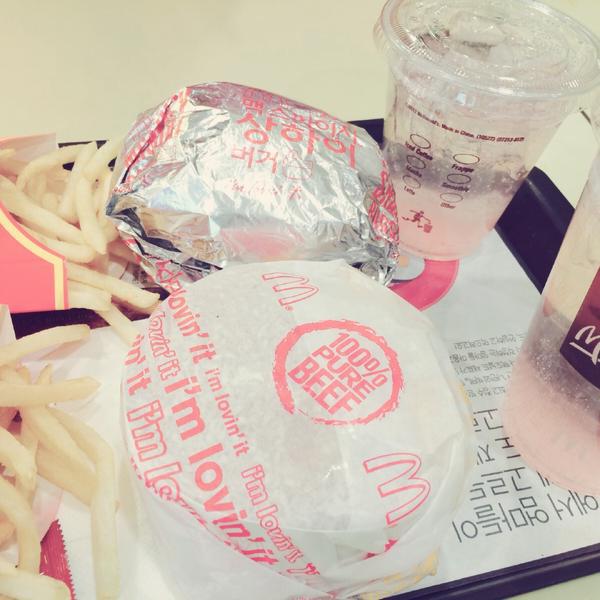 Photo taken at 이마트 (e-mart) by So E. B. on 12/10/2014-庆尚北道浦项市10易买得超市 Photo taken at 이마트 (e-mart) by So E. B. on 12/10/2014