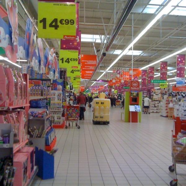 Photo taken at Auchan by yukaswim on 1/8/2011-法国卢瓦尔沙佩勒圣奥班萨卡特卡斯州僧侣磨坊 Photo taken at Auchan by yukaswim on 1/8/2011