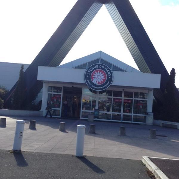 Photo taken at Auchan by Damien J. on 9/28/2012-法国卢瓦尔沙佩勒圣奥班萨卡特卡斯州僧侣磨坊 Photo taken at Auchan by Damien J. on 9/28/2012