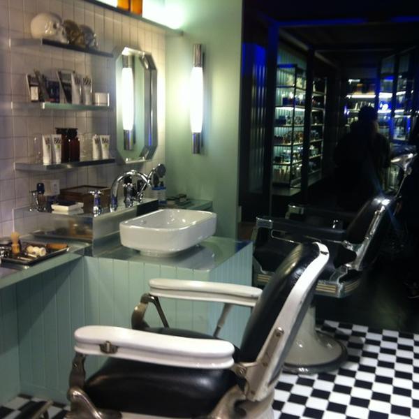 Photo taken at 올리브영 (OLIVE YOUNG) by Mok S. on 12/17/2012-首尔特别市中区忠武路2街65-6号 OliveYoung美妆店 Photo taken at 올리브영 (OLIVE YOUNG) by Mok S. on 12/17/2012