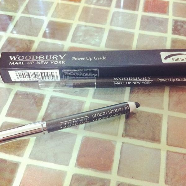 Photo taken at 올리브영 (OLIVE YOUNG) by HYE WON M. on 11/3/2011-首尔特别市中区忠武路2街65-6号 OliveYoung美妆店 Photo taken at 올리브영 (OLIVE YOUNG) by HYE WON M. on 11/3/2011