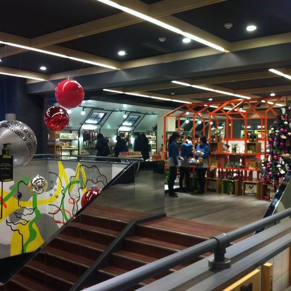 Photo taken at 올리브영 (OLIVE YOUNG) by Jenny JK on 12/28/2012-首尔特别市中区忠武路2街65-6号 OliveYoung美妆店 Photo taken at 올리브영 (OLIVE YOUNG) by Jenny JK on 12/28/2012