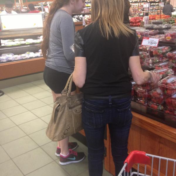 Photo taken at Longo's by Jamie M. on 5/4/2013-加拿大旺市卢瑟福巴瑟斯特街9306 Photo taken at Longo's by Jamie M. on 5/4/2013