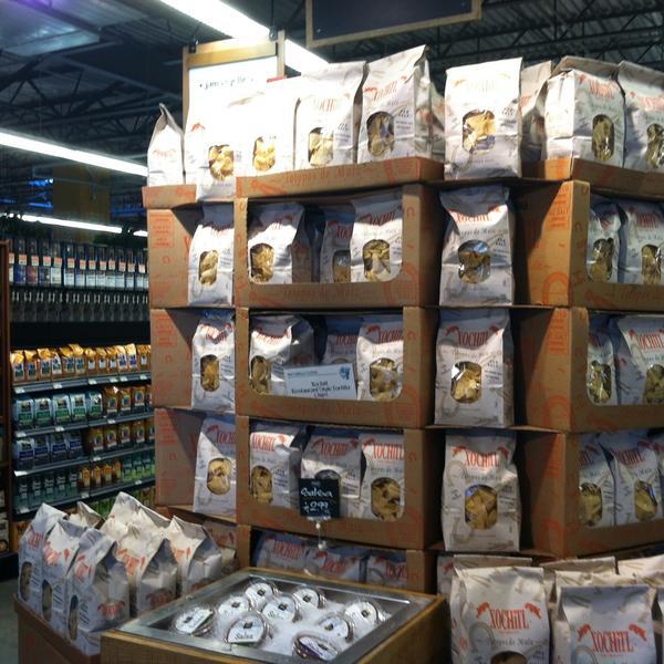 Photo taken at Whole Foods Market by Brandon M. on 4/29/2013-美国弗吉尼亚州格伦 - 阿伦西广场街11173 Photo taken at Whole Foods Market by Brandon M. on 4/29/2013