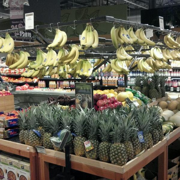 Photo taken at Whole Foods Market by Anthony S. on 2/15/2013-美国弗吉尼亚州格伦 - 阿伦西广场街11173 Photo taken at Whole Foods Market by Anthony S. on 2/15/2013