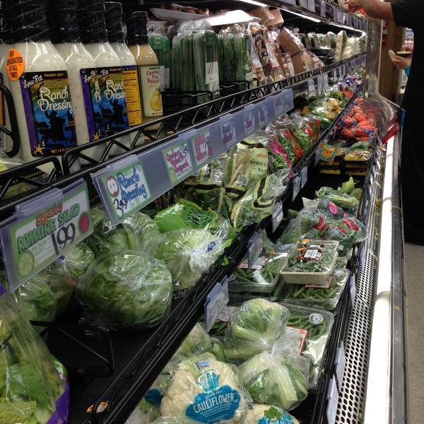 Photo taken at Trader Joe's by blu l. on 5/1/2013-加尼福尼亚 洛杉矶海波龙大道2738(在密苏里安大略省休闲街) Photo taken at Trader Joe's by blu l. on 5/1/2013