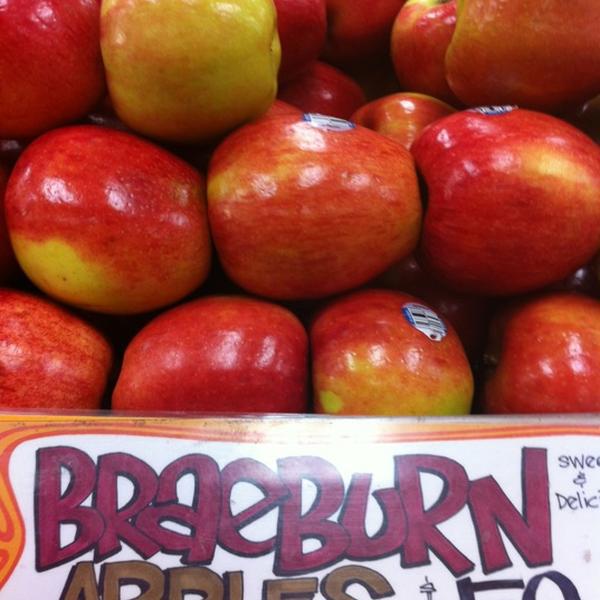 Photo taken at Trader Joe's by Julie H. on 4/18/2012-加尼福尼亚 洛杉矶海波龙大道2738(在密苏里安大略省休闲街) Photo taken at Trader Joe's by Julie H. on 4/18/2012