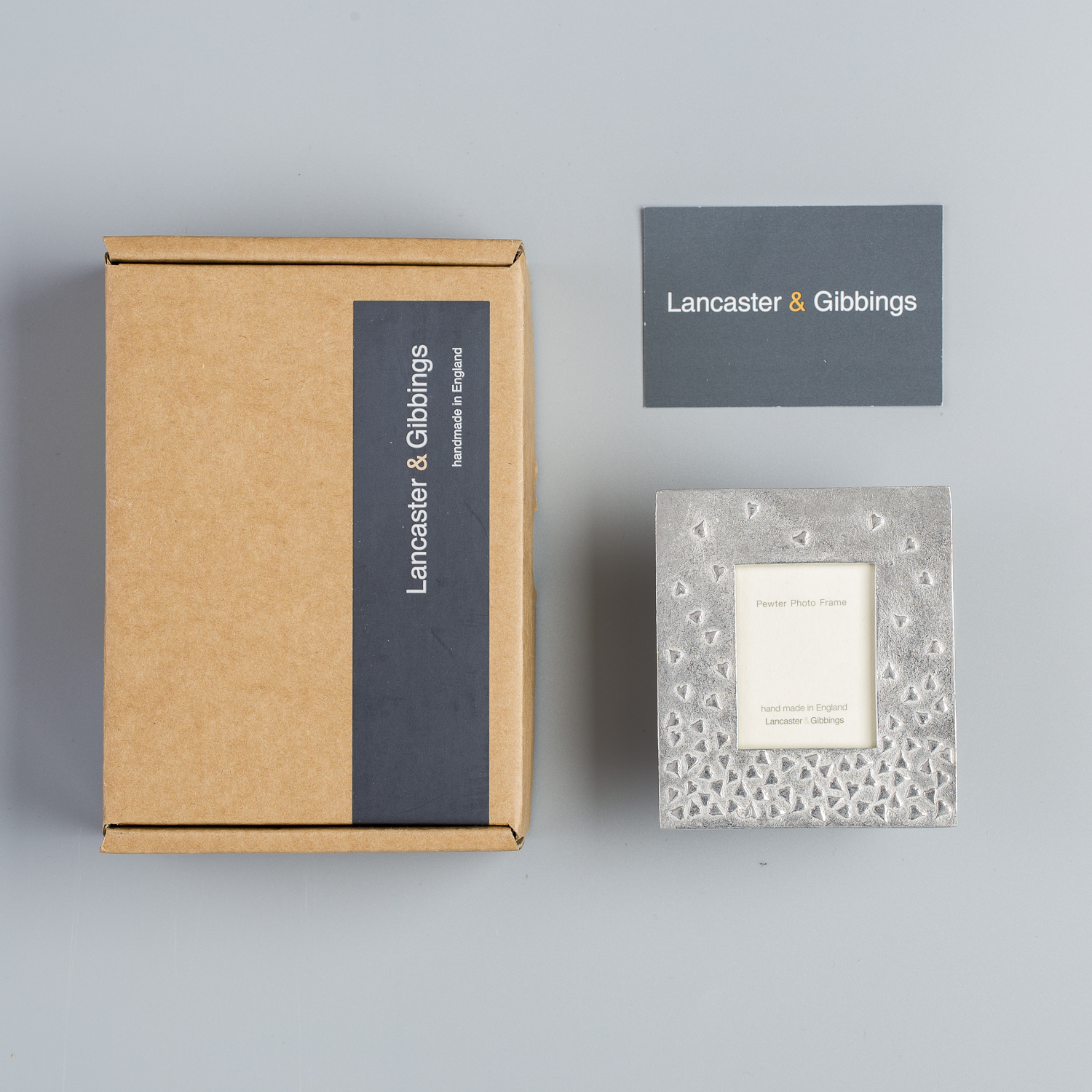 英国进口小相框-Lancaster and Gibbings漂浮的心锡制小相框