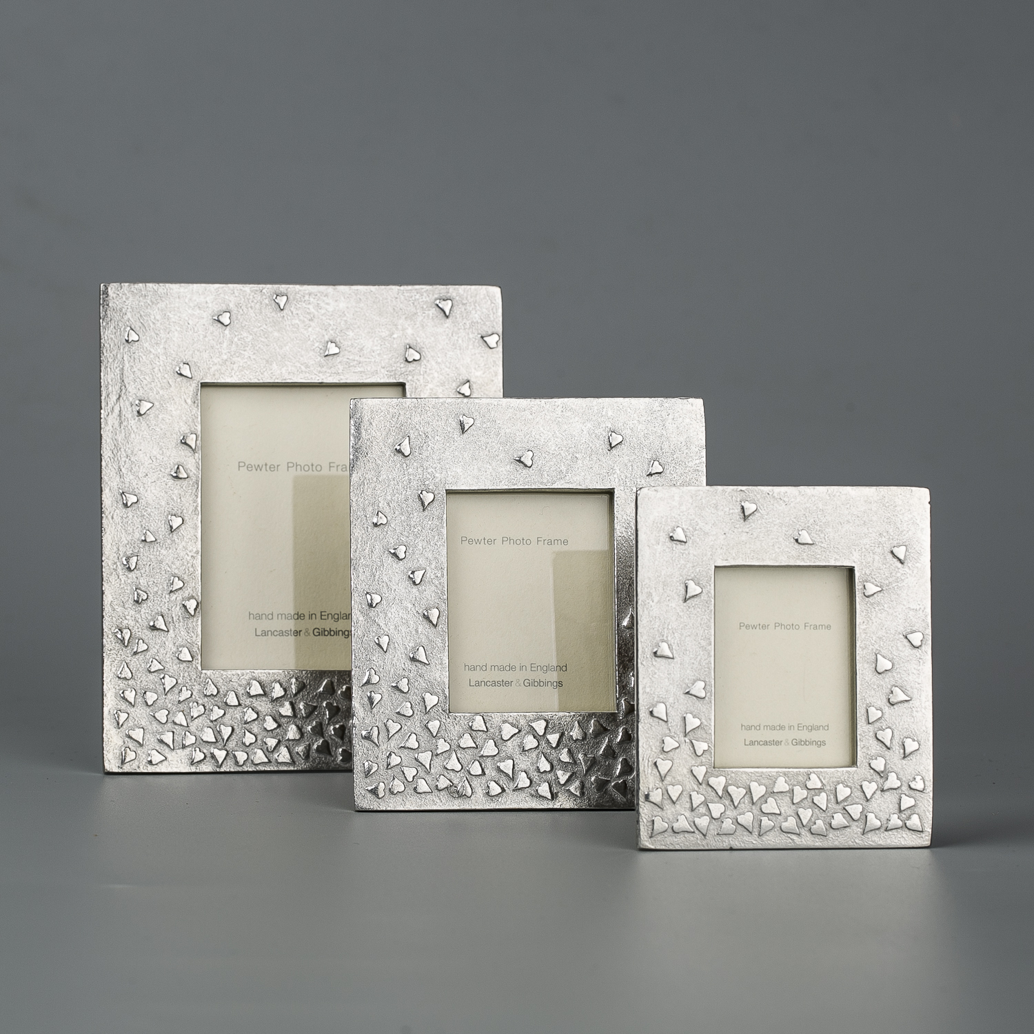 英国进口小相框-Lancaster and Gibbings漂浮的心锡制小相框