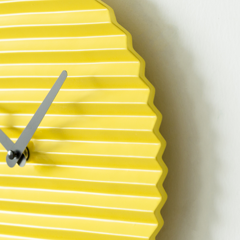 意大利进口工艺品挂钟-Sabrina Fossi陶瓷波纹装饰挂钟