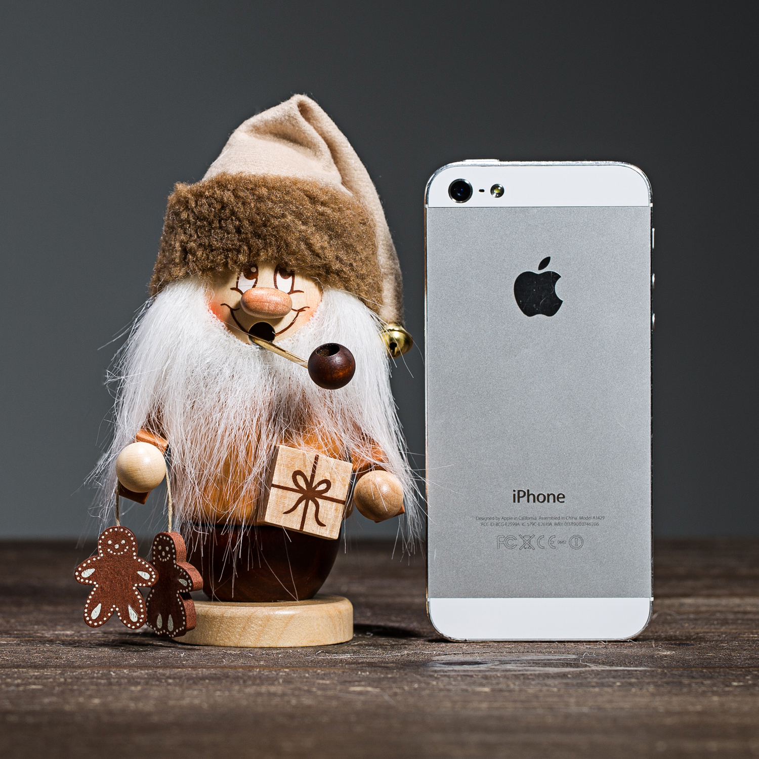 德国进口香薰工艺品-Christian Ulbricht“拿礼物的圣诞老人”香薰木偶